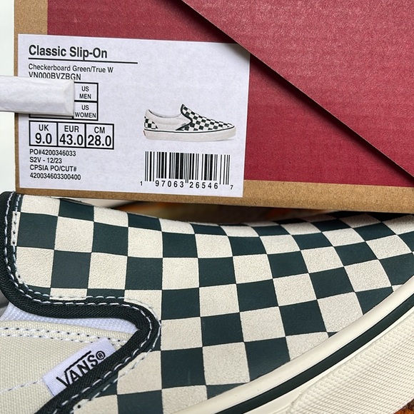Vans Men’s Classic Slip-On
Checkerboard Green/True White 
VN000BVZBGN
Sneakers - Picture 16 of 16